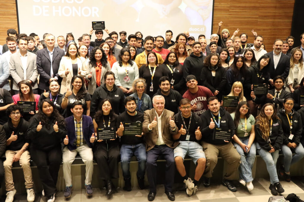 Asistentes Ceremonia de Nuevo Código de Honor