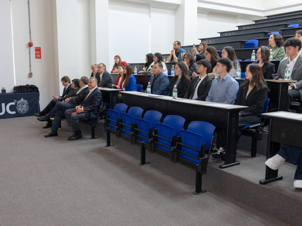Entrega Beca Santander a alumno de Valparaíso