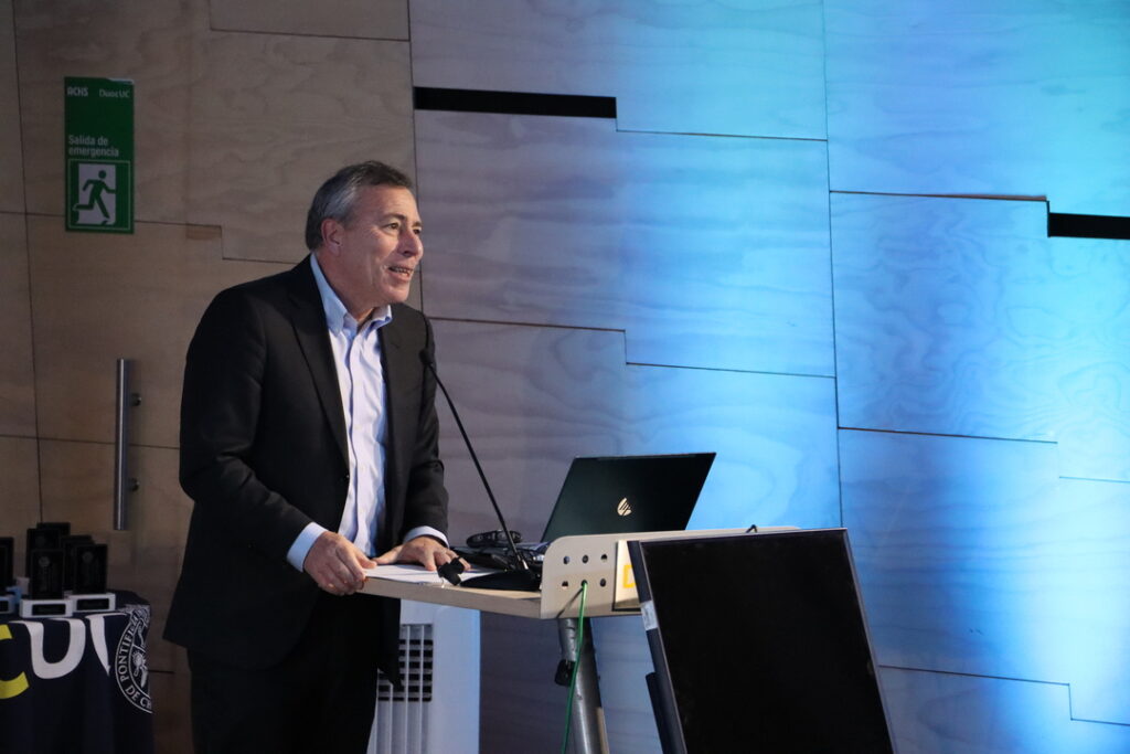 Presentador SummIT de Ciberseguridad de Duoc Uc