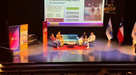 Panel de Conversatorio de Innovación y Emprendimiento en Sede San Bernardo