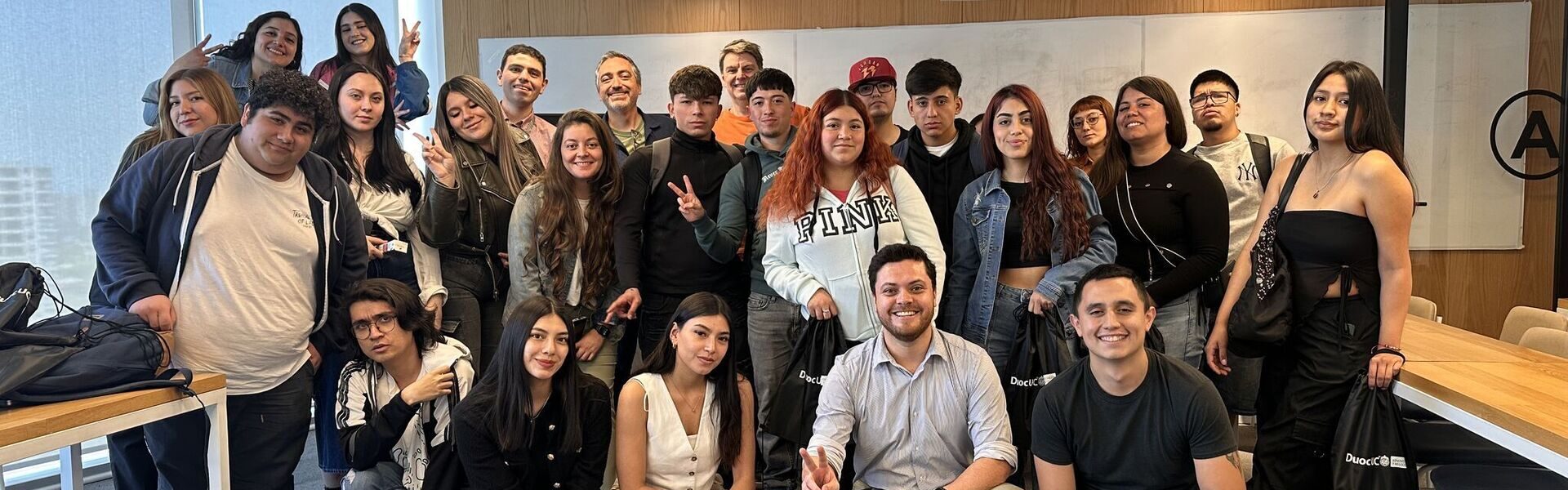 Estudiantes de Duoc UC en Agencia Cebra