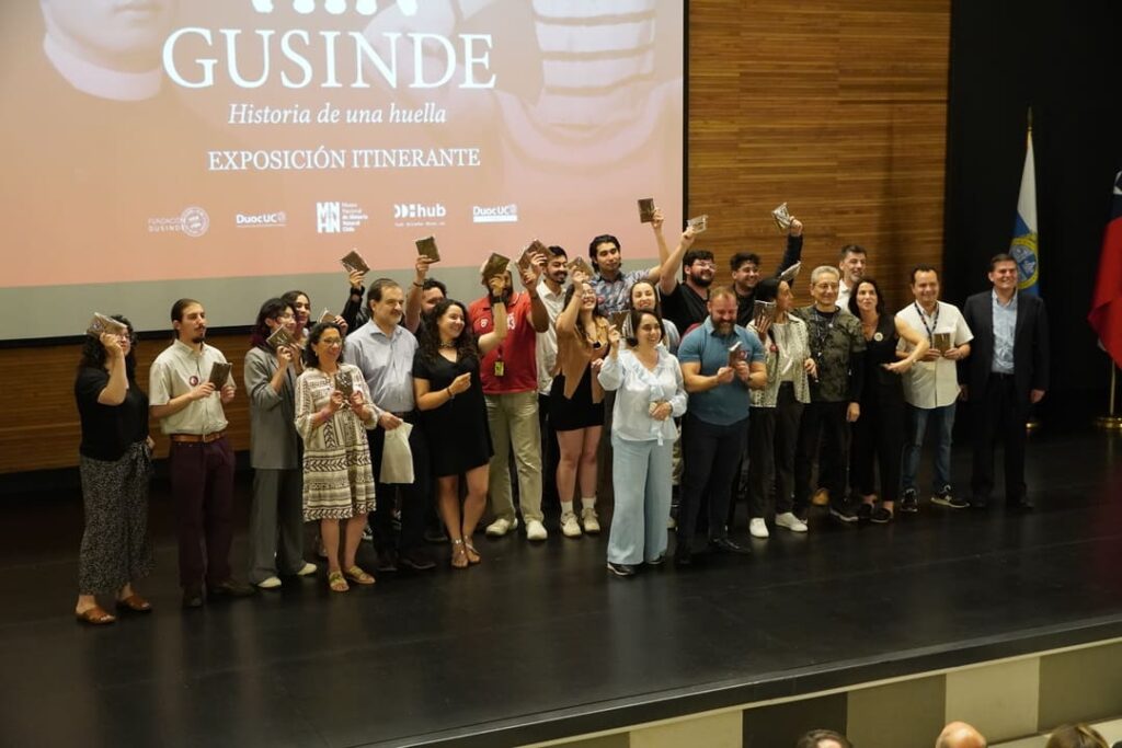 Escenario con organización de la muestra