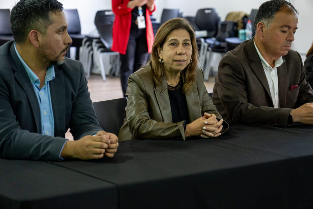Mesa de conversación en encuentro de salud