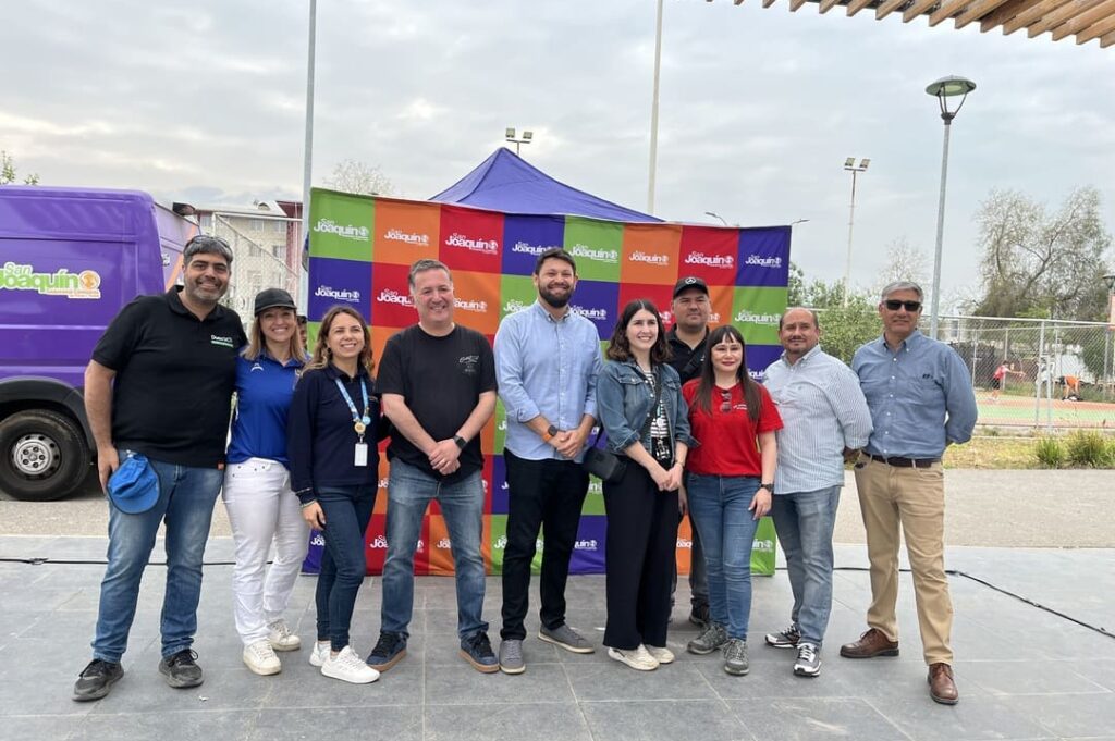 Participantes de la feria "San Joaquín al servicio de la comunidad"
