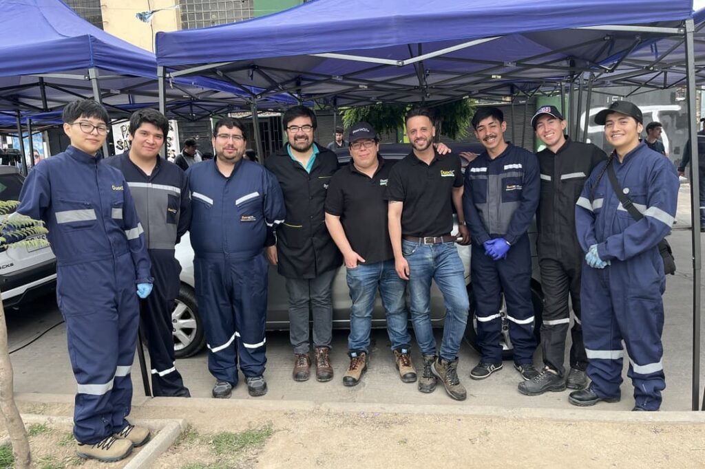 Estudiantes de mecánica automotriz