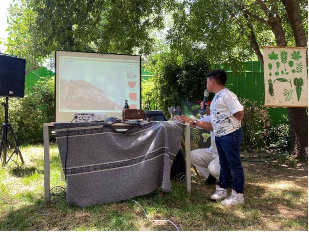 Niño exponiendo en Eco Green Fest