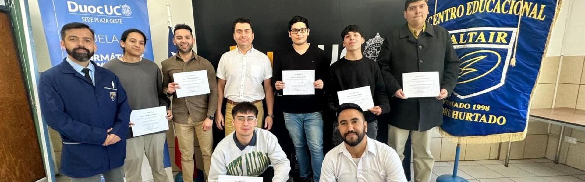Estudiantes con diploma de reconocimiento