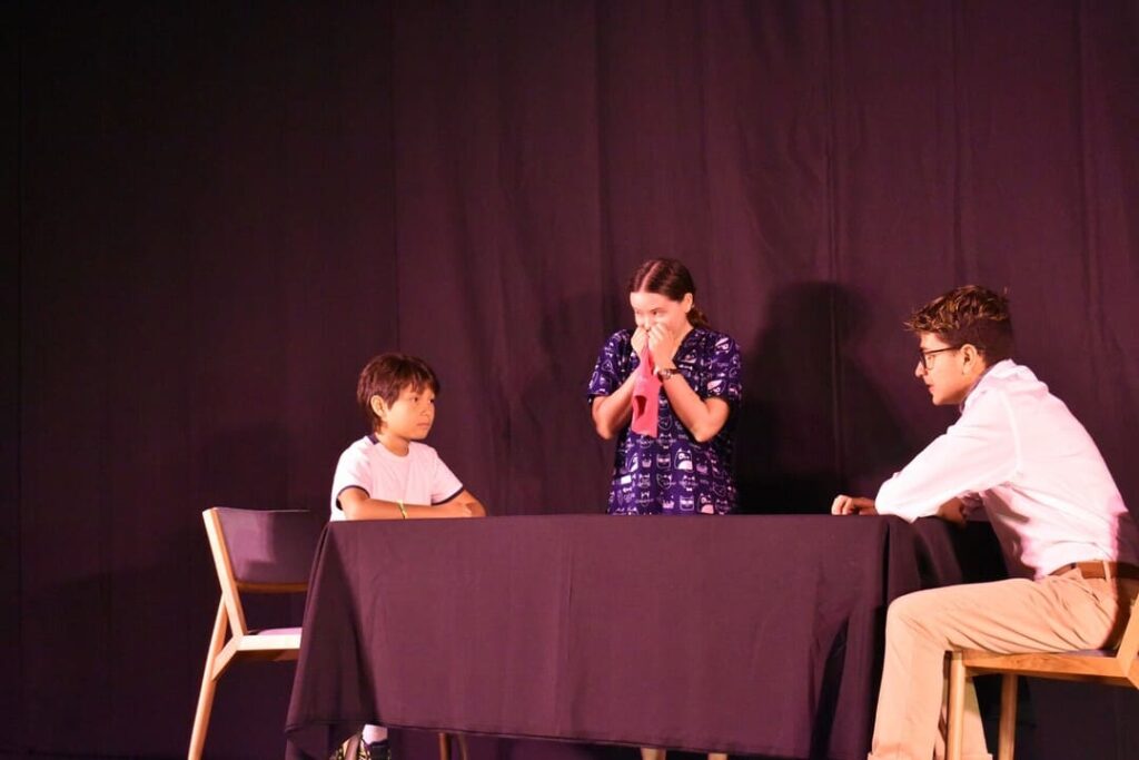 Actores en encuentro de Teatro Escolar Duoc UC Puerto Montt