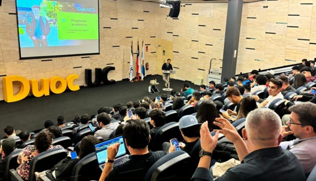 Charla sobre progresión académica en Duoc UC Plaza Norte