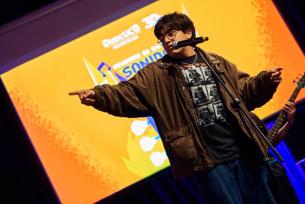 Cantante en el escenario
