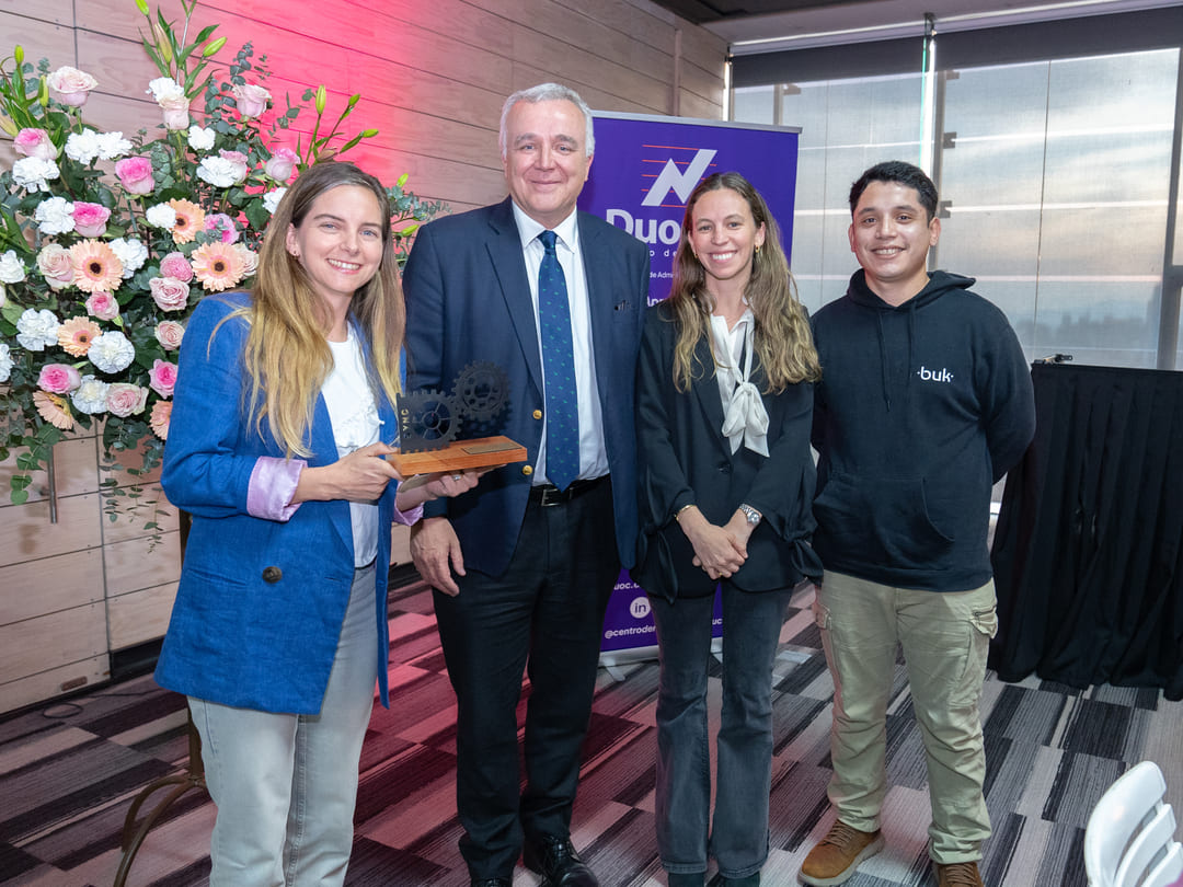 Rector de Duoc UC en entrega de Sello Sync