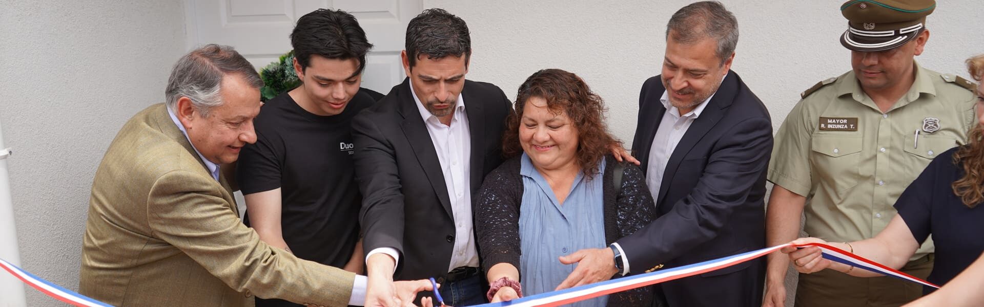 Corte de cinta proyecto Vivienda Esperanza Duoc UC