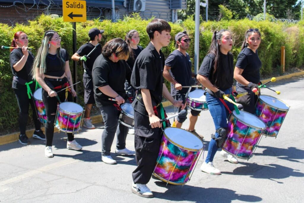 batucadas en la corrida familiar solidaria