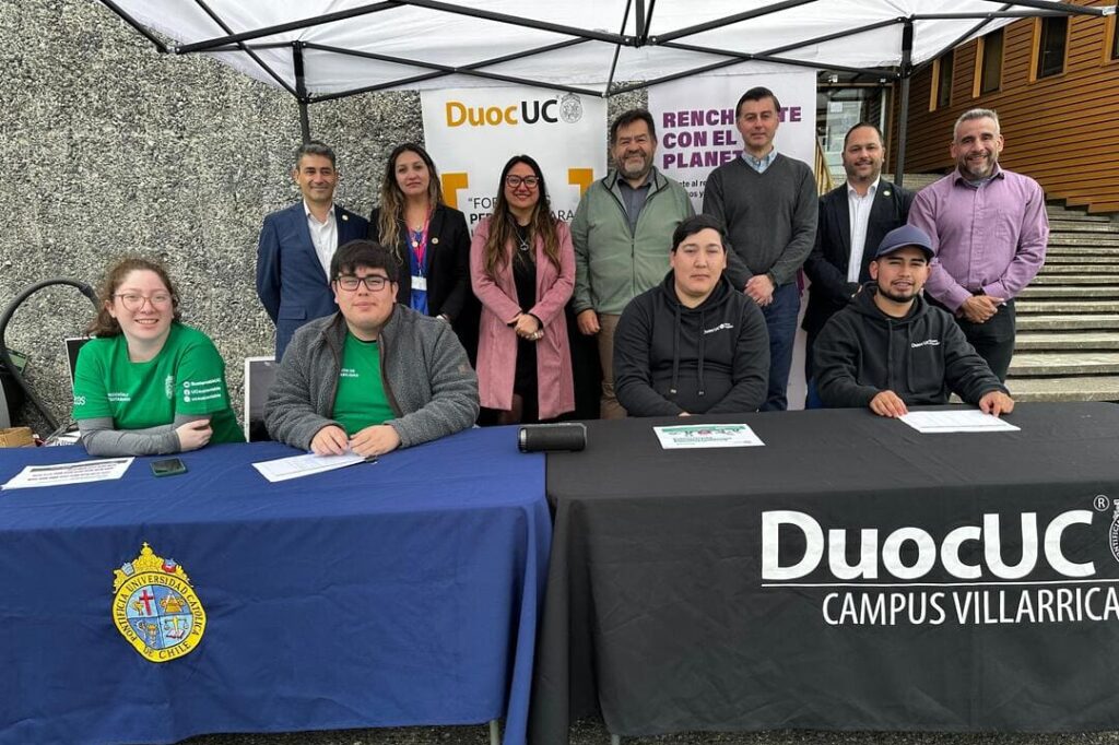 Organizadores de campaña renchúfate Duoc UC y Pontificia Universidad Católica de Chile