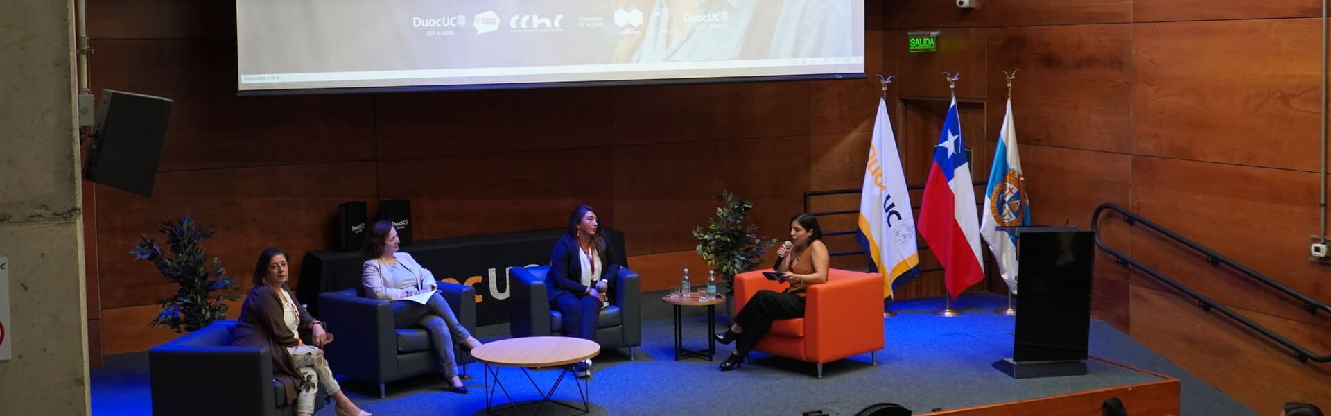 expositoras mujeres en la construccion