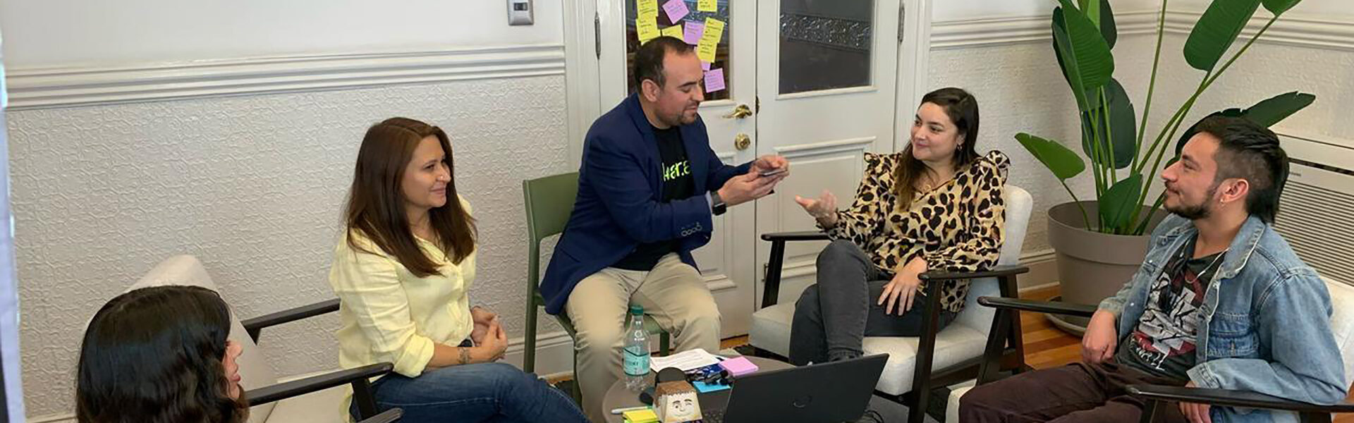 El proyecto busca fortalecer las competencias docentes mediante el uso de IA generativa, promoviendo metodologías innovadoras, herramientas digitales y una reflexión crítica sobre su impacto en la formación técnica profesional.