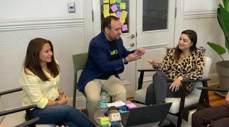 El proyecto busca fortalecer las competencias docentes mediante el uso de IA generativa, promoviendo metodologías innovadoras, herramientas digitales y una reflexión crítica sobre su impacto en la formación técnica profesional.