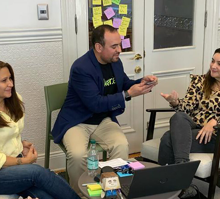 El proyecto busca fortalecer las competencias docentes mediante el uso de IA generativa, promoviendo metodologías innovadoras, herramientas digitales y una reflexión crítica sobre su impacto en la formación técnica profesional.