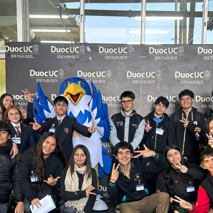 Sede Plaza Oeste realizó Primer Torneo de Debate Interescolar reflexionando sobre la IA y su impacto en la educación