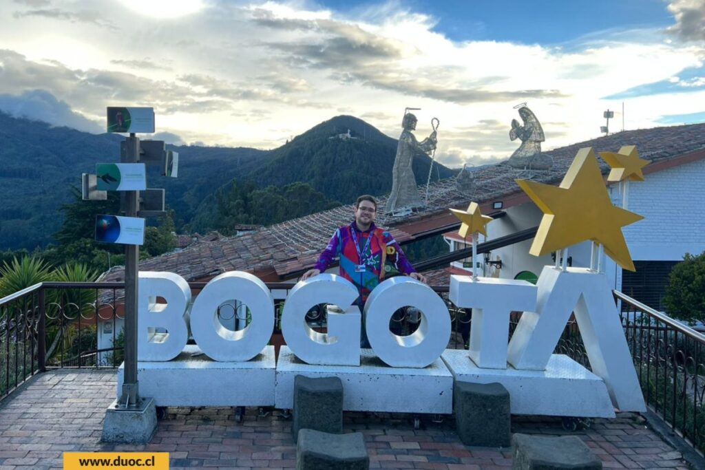 Destacada participación de alumno de sede Plaza Vespucio en encuentro de jóvenes en Colombia