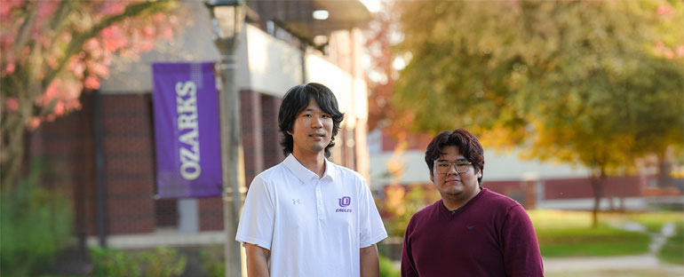 Para Misael Ocas, estudiante de último año de la sede San Calos de Apoquindo, un semestre en el extranjero se ha convertido en un hito que marcará su carrera. Este estudiante de informática, originario de Santiago de Chile, ha coescrito un artículo de investigación junto a su profesor, el Dr. Chol Hyun Park, y ambos presentarán su trabajo en una conferencia tecnológica internacional de primer nivel durante las próximas semanas.